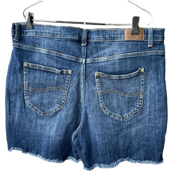 Lee Heritage size 20 high rise relaxed fit frayed hem denim shorts. - Picture 2 of 6